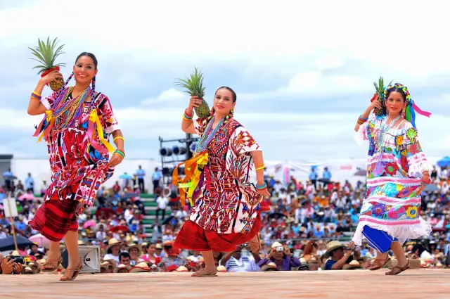 Guelaguetza 2025 en Oaxaca: Fechas, programas y guía completa